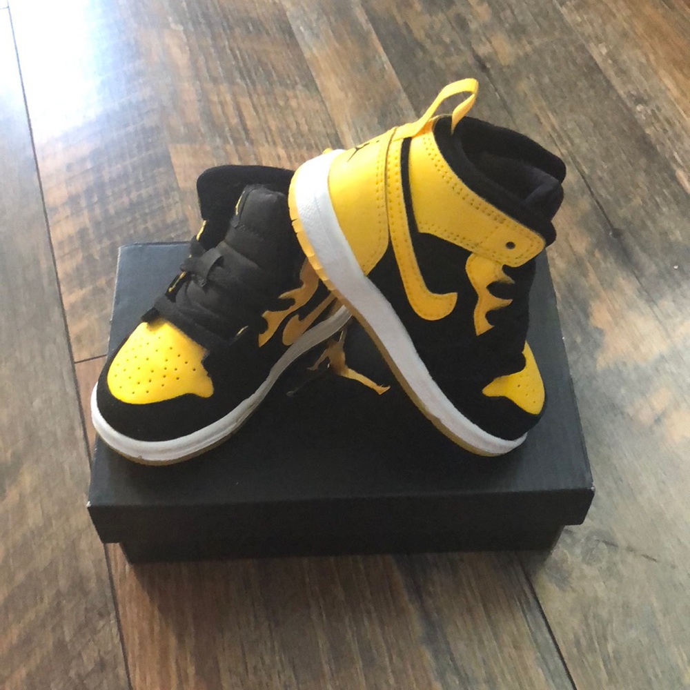 Jordan AJ 1 retro mid 2017 *NEW*